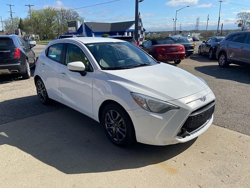 Toyota Yaris LE Hatchback 2020