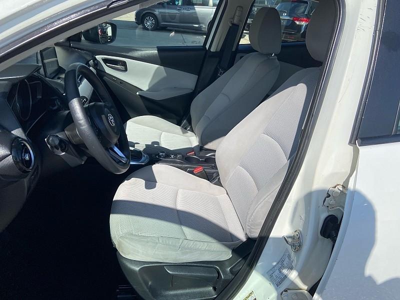 Toyota Yaris LE Hatchback 2020