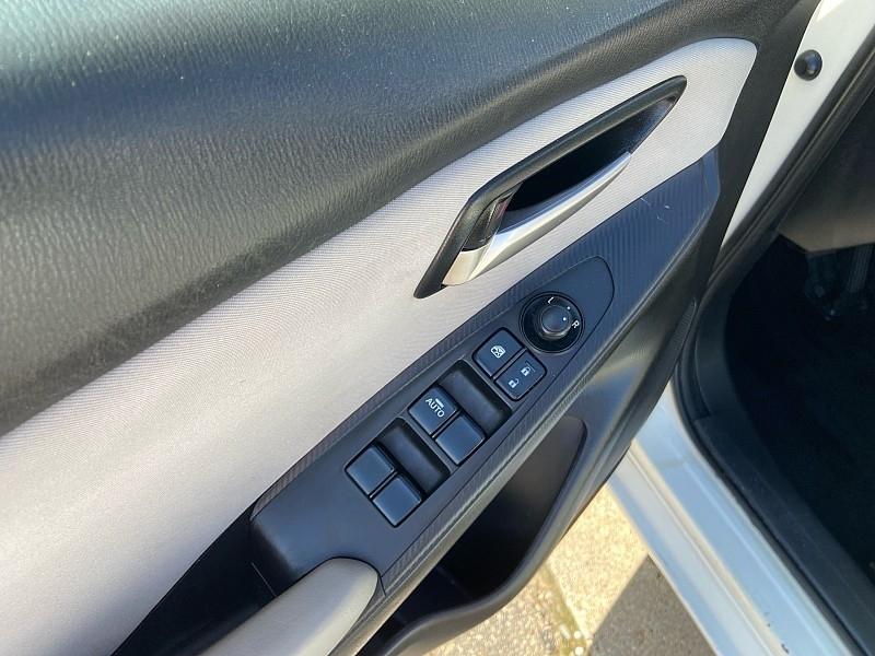 Toyota Yaris LE Hatchback 2020