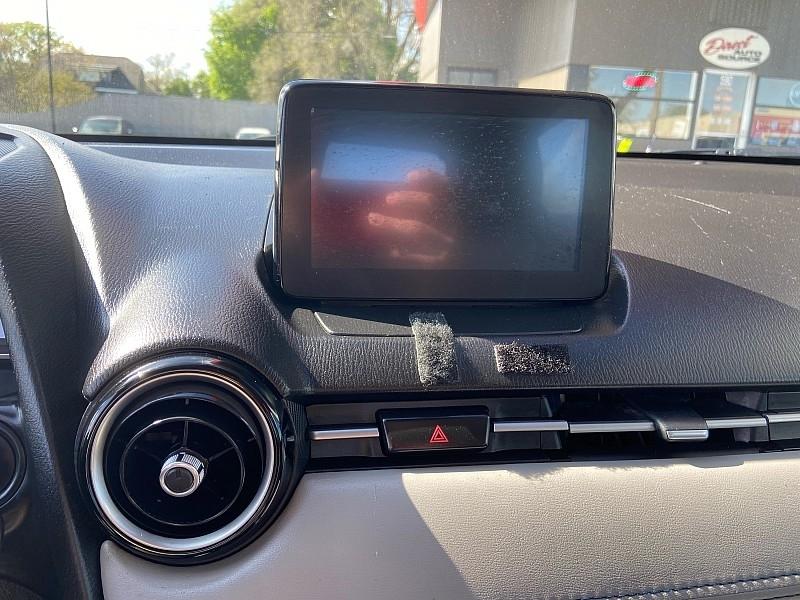 Toyota Yaris LE Hatchback 2020