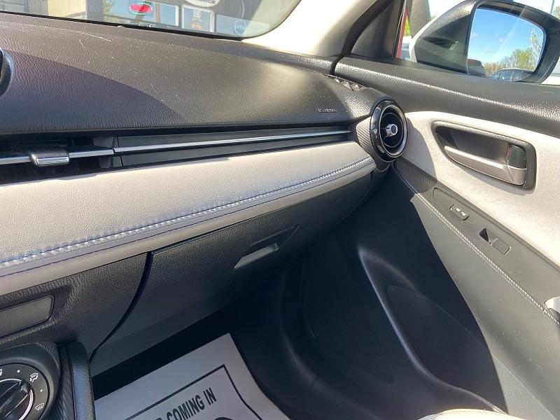 Toyota Yaris LE Hatchback 2020