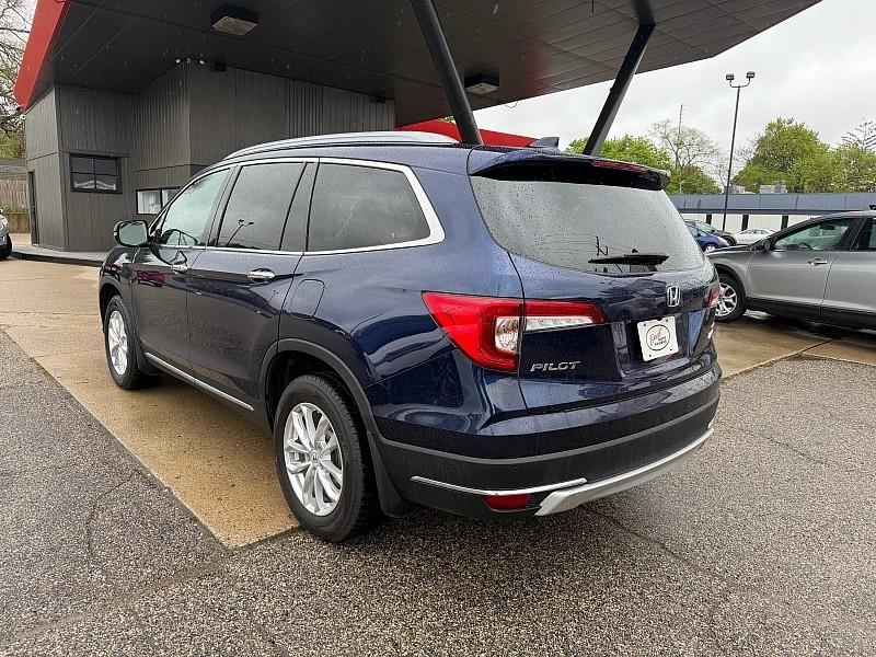 Honda Pilot Touring w/Rear Captain's Chairs AWD 2019