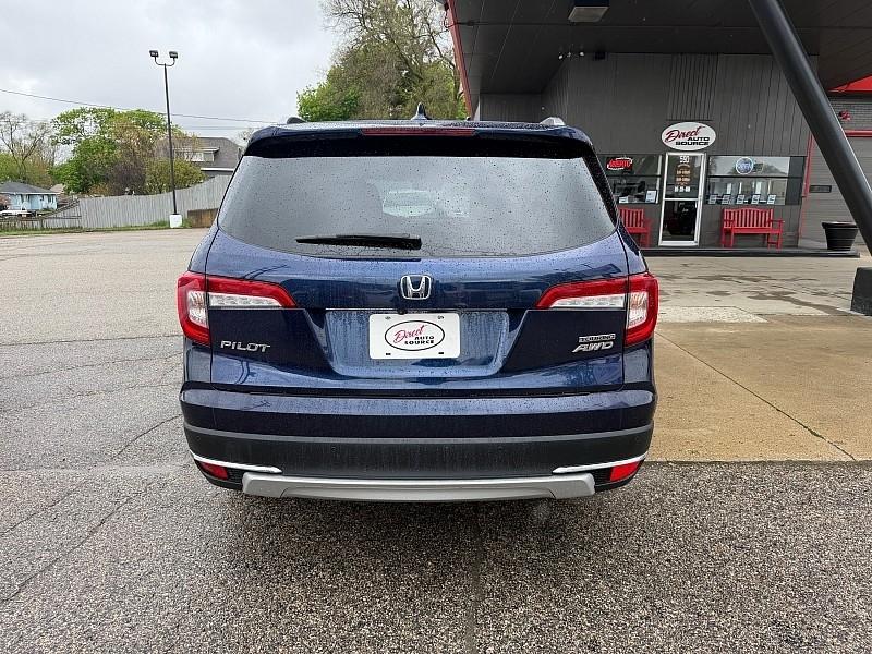 Honda Pilot Touring w/Rear Captain's Chairs AWD 2019