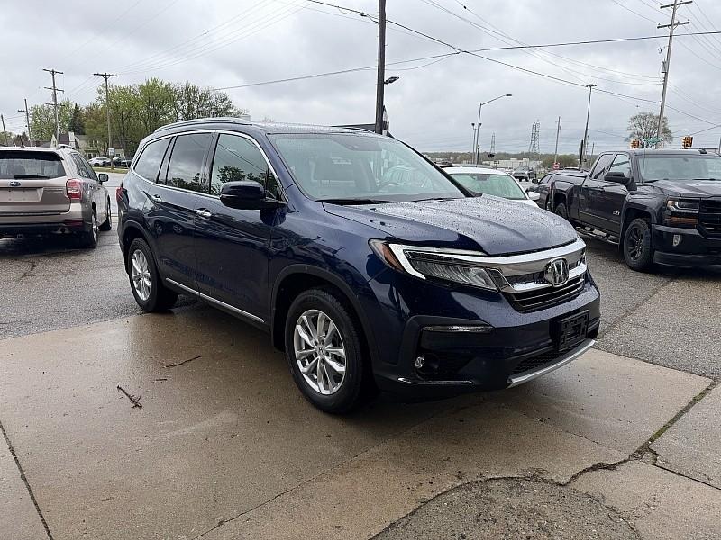 Honda Pilot Touring w/Rear Captain's Chairs AWD 2019
