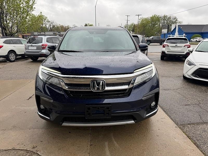 Honda Pilot Touring w/Rear Captain's Chairs AWD 2019