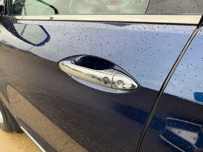 Honda Pilot Touring w/Rear Captain's Chairs AWD 2019