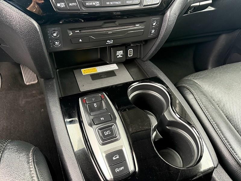 Honda Pilot Touring w/Rear Captain's Chairs AWD 2019