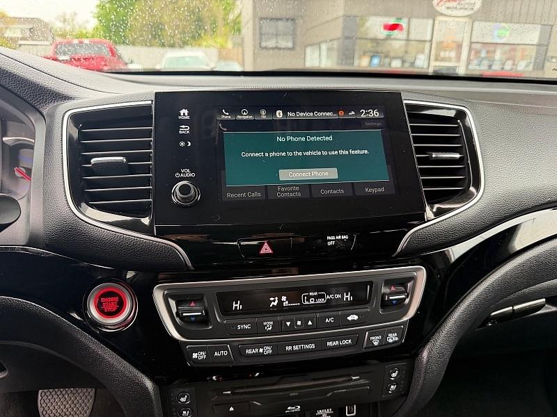 Honda Pilot Touring w/Rear Captain's Chairs AWD 2019