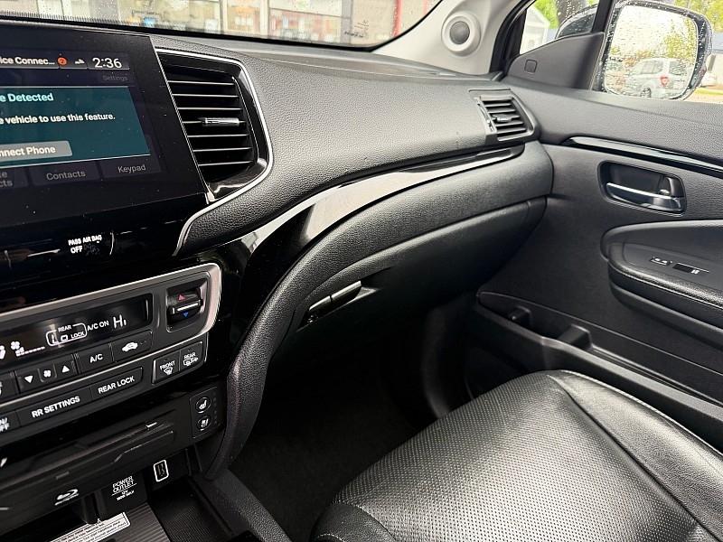 Honda Pilot Touring w/Rear Captain's Chairs AWD 2019