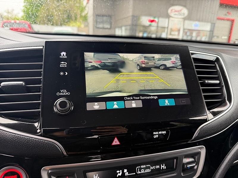 Honda Pilot Touring w/Rear Captain's Chairs AWD 2019