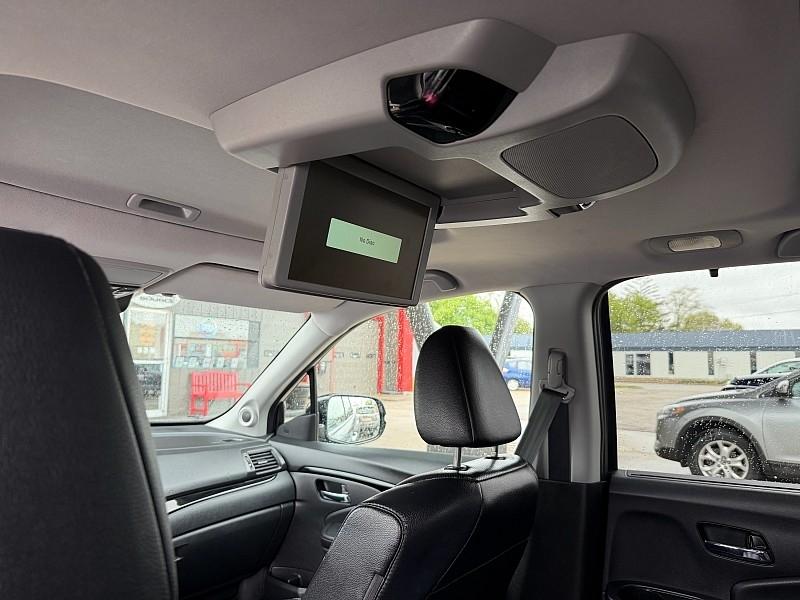 Honda Pilot Touring w/Rear Captain's Chairs AWD 2019