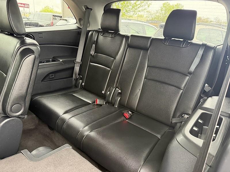 Honda Pilot Touring w/Rear Captain's Chairs AWD 2019