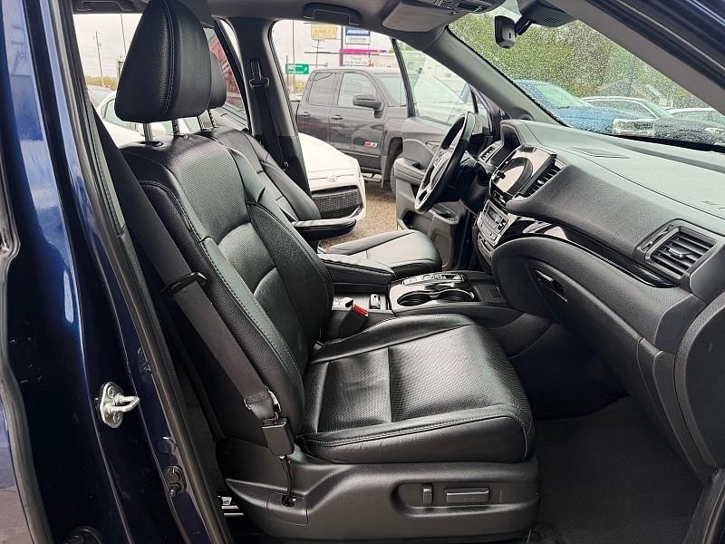 Honda Pilot Touring w/Rear Captain's Chairs AWD 2019