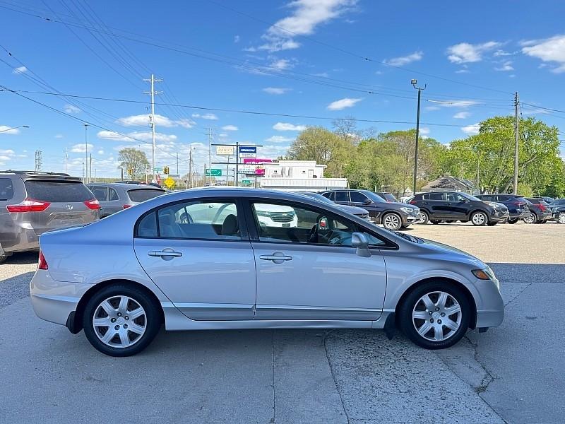 Honda Civic LX Sedan 5-Speed AT 2011