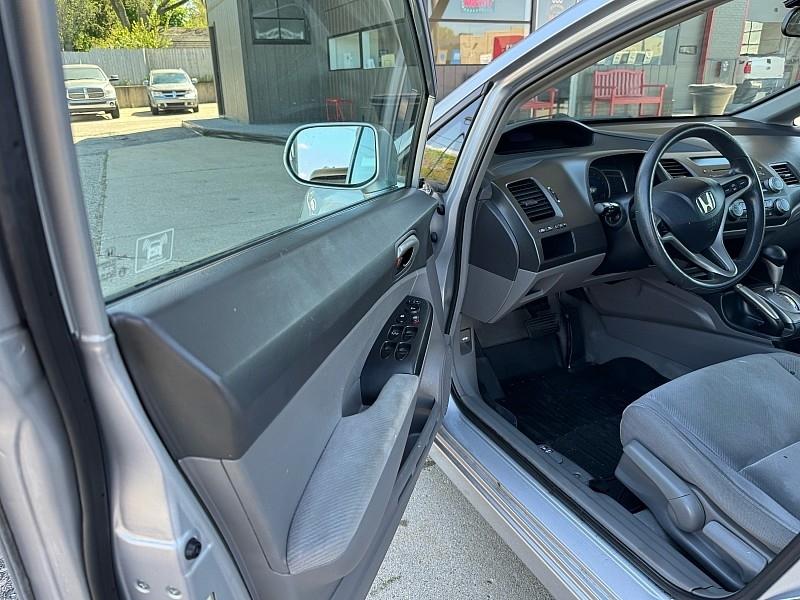 Honda Civic LX Sedan 5-Speed AT 2011