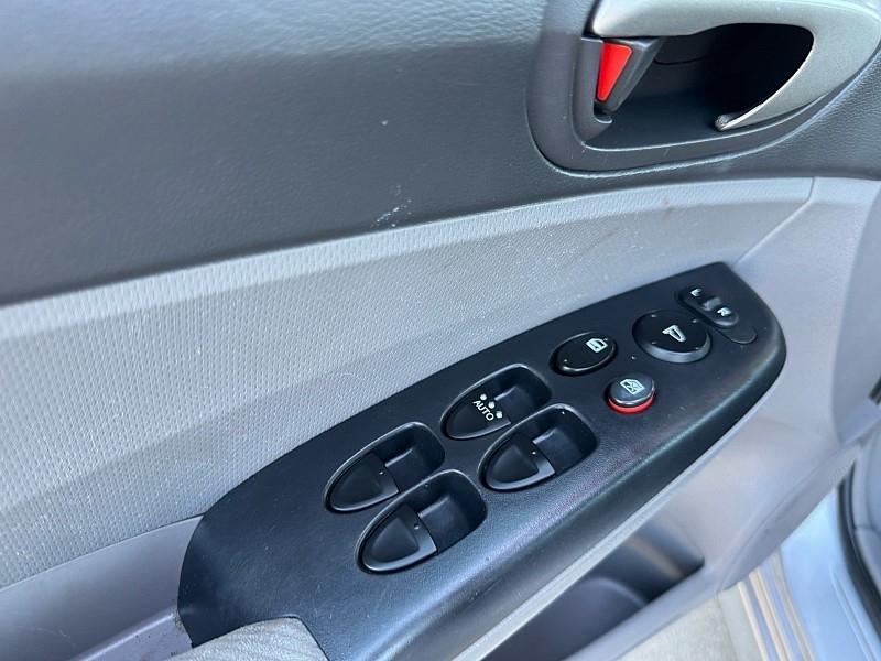 Honda Civic LX Sedan 5-Speed AT 2011