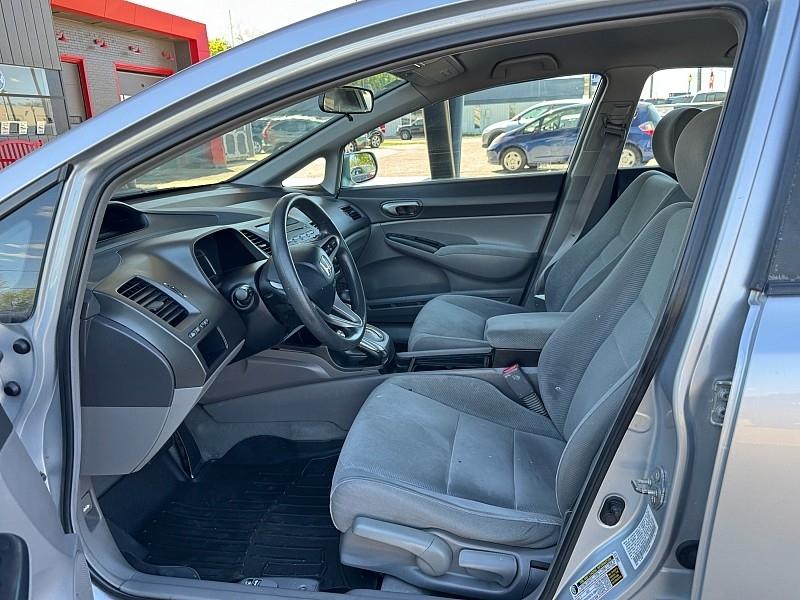 Honda Civic LX Sedan 5-Speed AT 2011