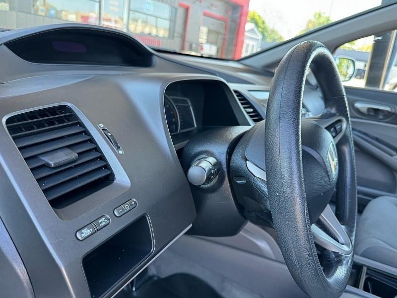Honda Civic LX Sedan 5-Speed AT 2011