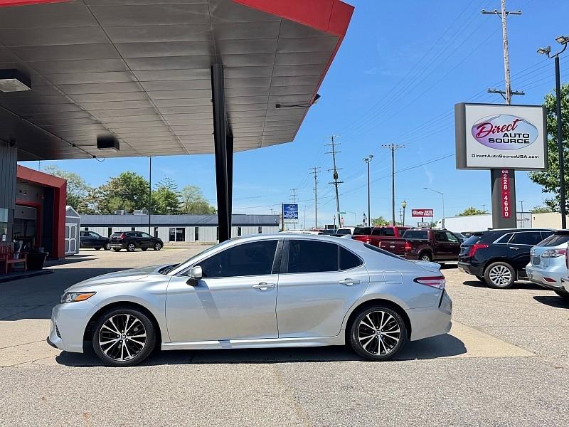 Toyota Camry SE 2020