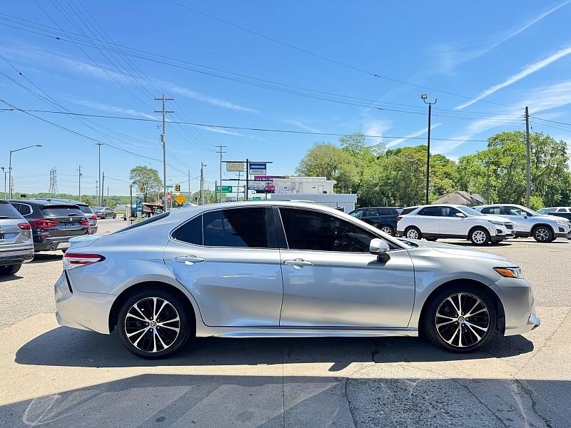 Toyota Camry SE 2020