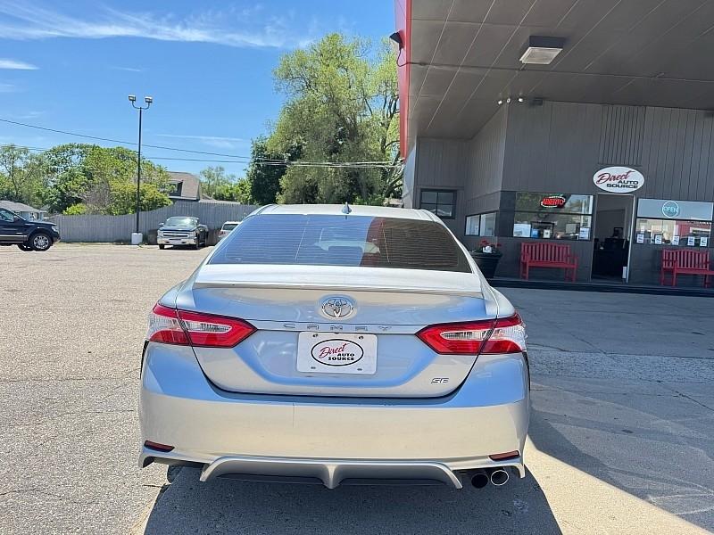 Toyota Camry SE 2020