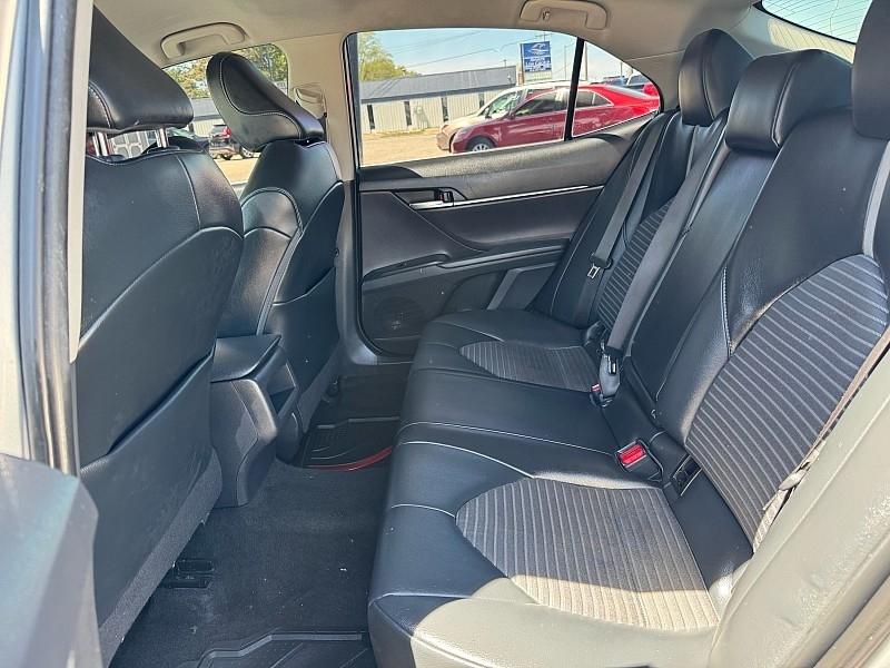 Toyota Camry SE 2020
