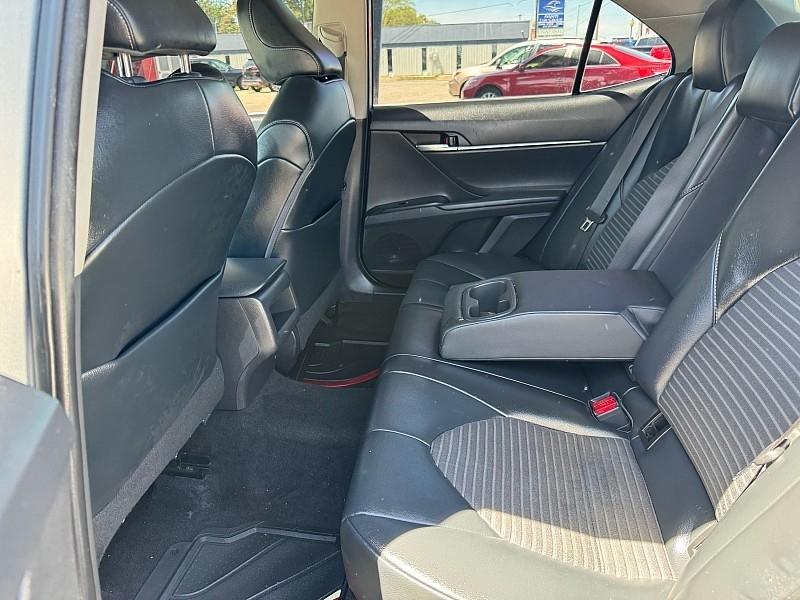 Toyota Camry SE 2020