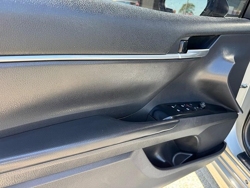 Toyota Camry SE 2020