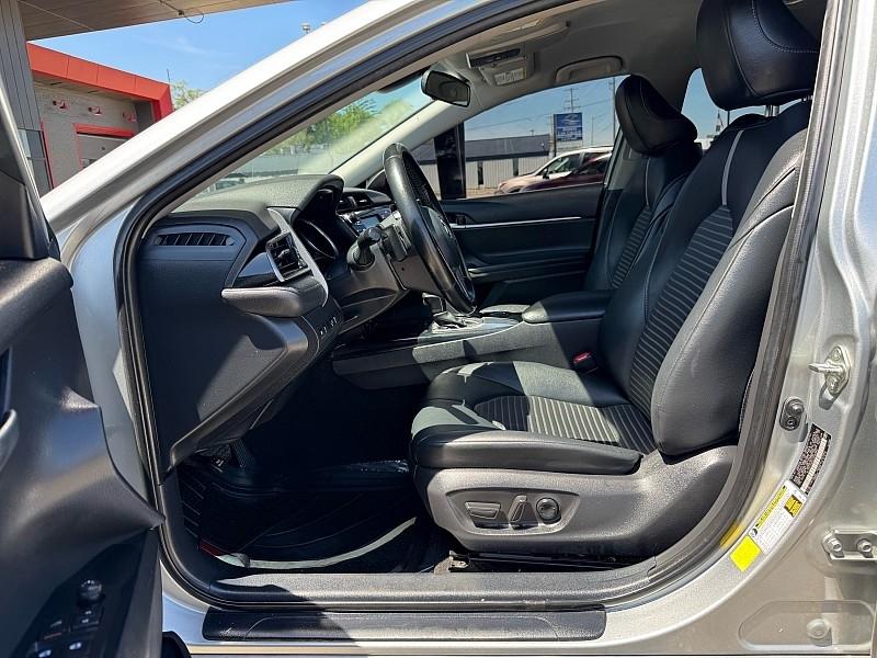 Toyota Camry SE 2020