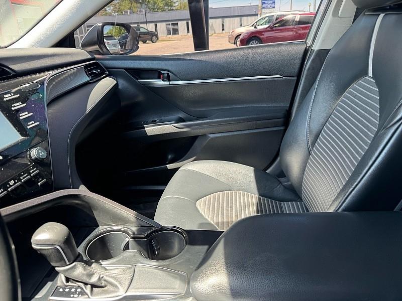 Toyota Camry SE 2020