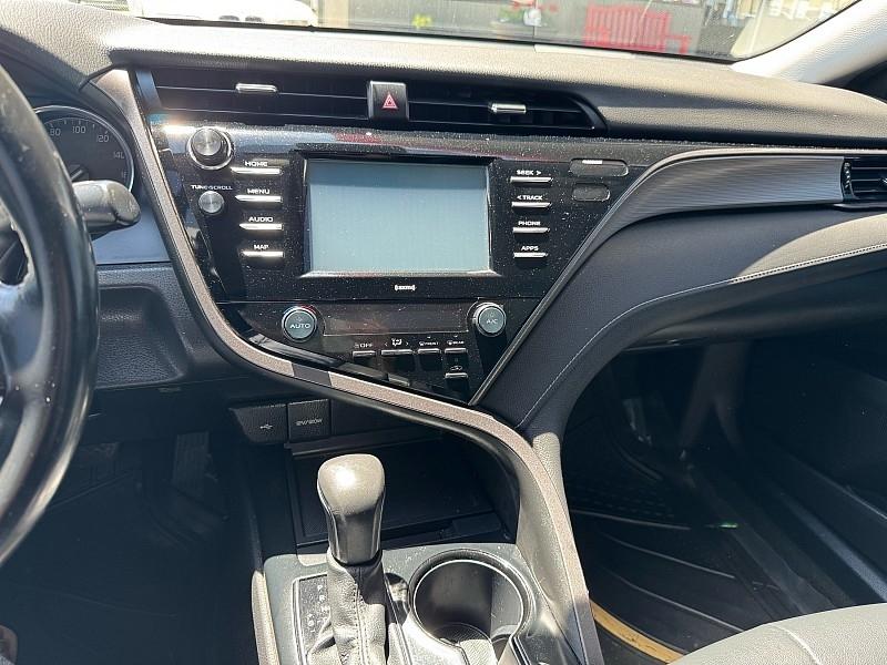 Toyota Camry SE 2020