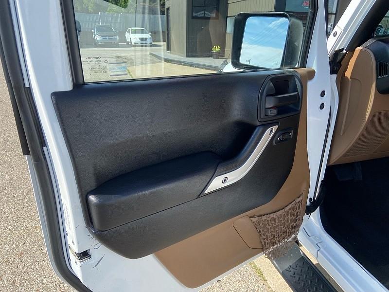 Jeep Wrangler Unlimited Sahara 4WD 2013