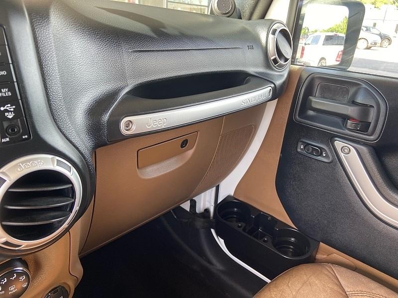 Jeep Wrangler Unlimited Sahara 4WD 2013