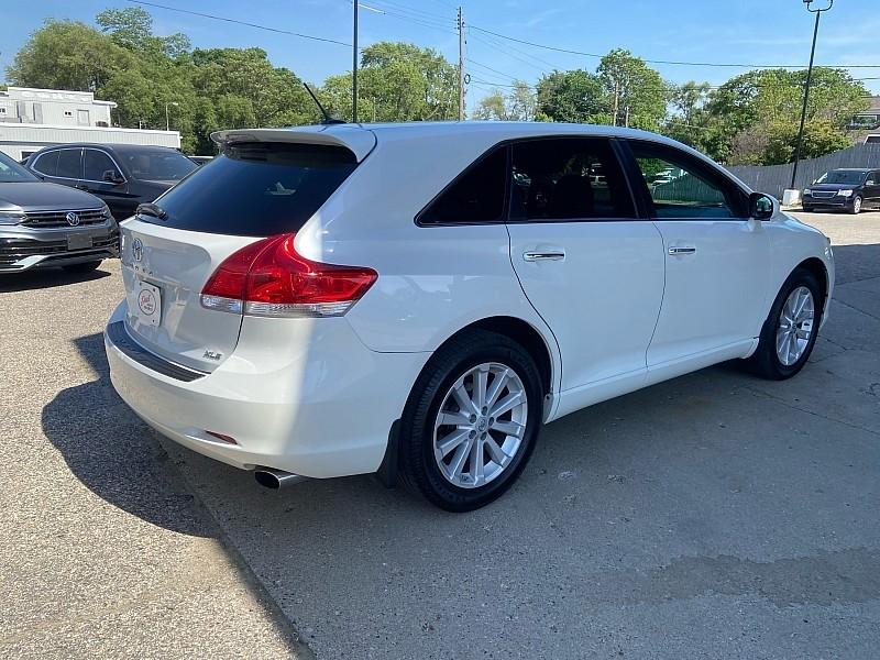 Toyota Venza XLE I4 FWD 2012