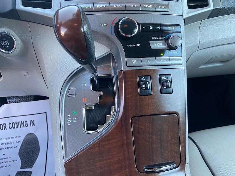 Toyota Venza XLE I4 FWD 2012