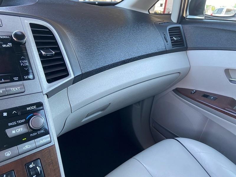 Toyota Venza XLE I4 FWD 2012