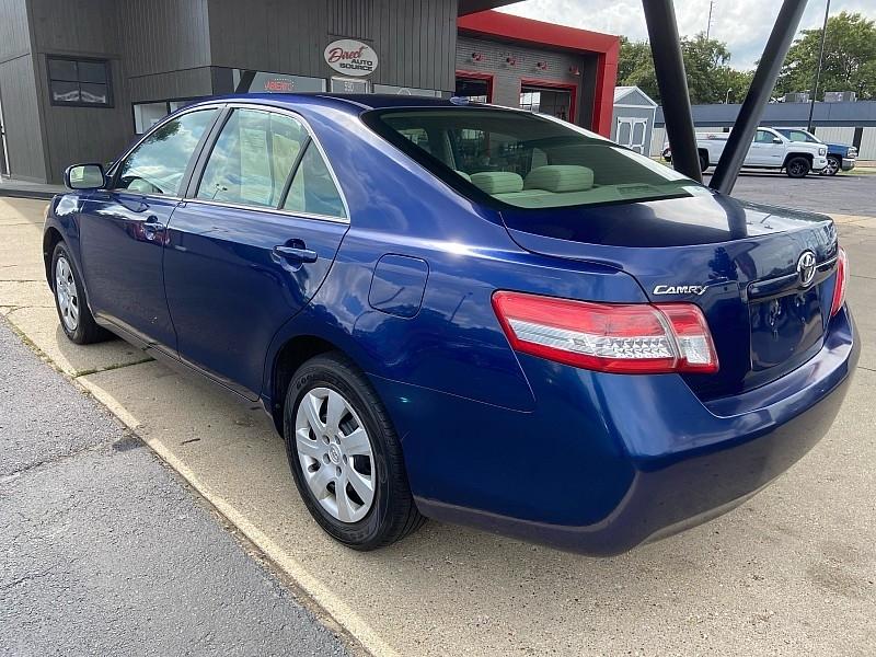 Toyota Camry 4dr Sdn DX Auto 2011