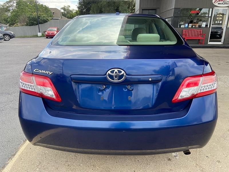Toyota Camry 4dr Sdn DX Auto 2011