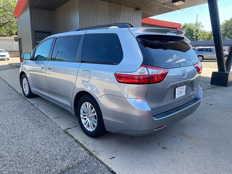 Toyota Sienna Limited Premium 7-Passenger 2017
