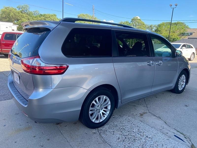 Toyota Sienna Limited Premium 7-Passenger 2017