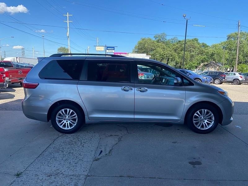 Toyota Sienna Limited Premium 7-Passenger 2017