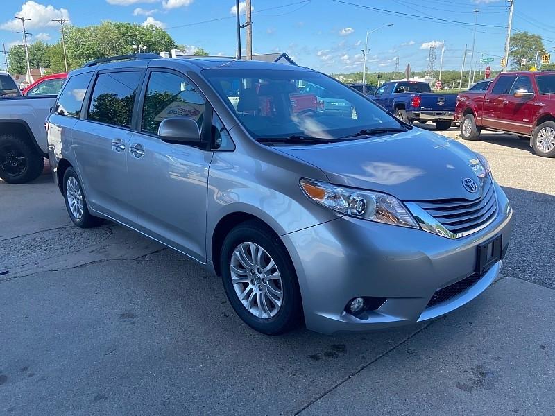 Toyota Sienna Limited Premium 7-Passenger 2017