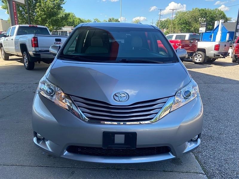 Toyota Sienna Limited Premium 7-Passenger 2017