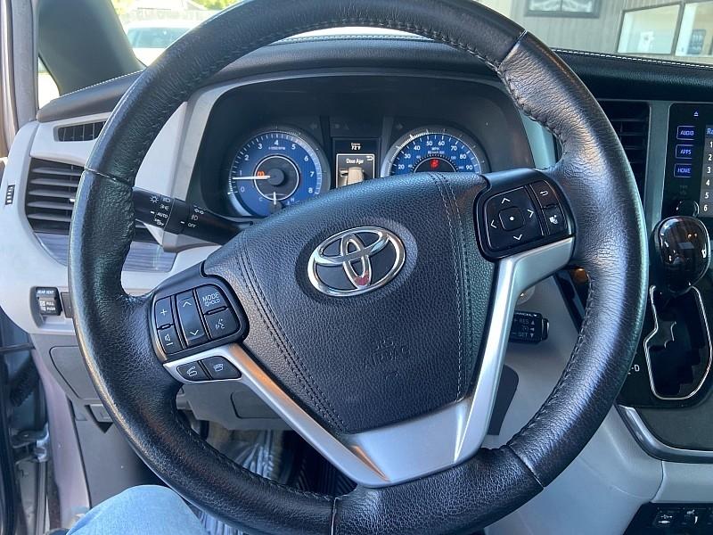 Toyota Sienna Limited Premium 7-Passenger 2017