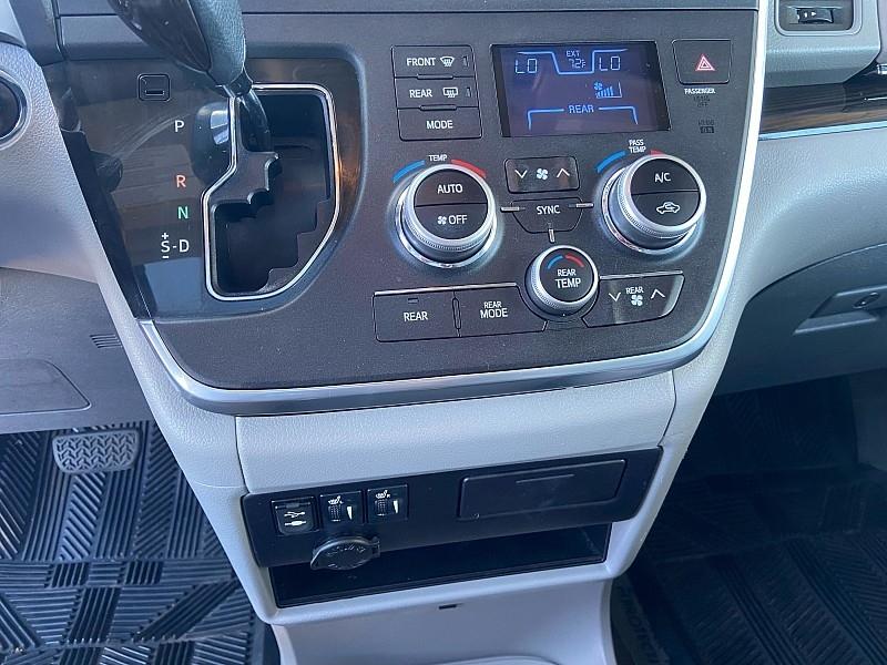 Toyota Sienna Limited Premium 7-Passenger 2017