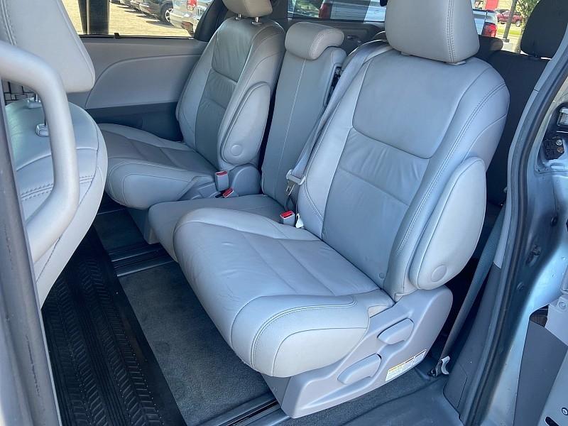 Toyota Sienna Limited Premium 7-Passenger 2017