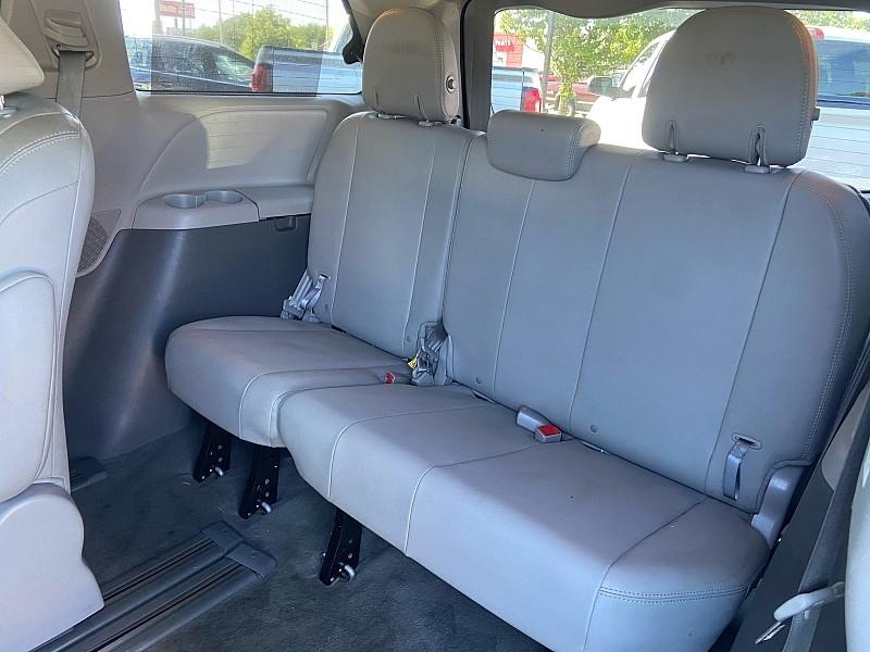 Toyota Sienna Limited Premium 7-Passenger 2017