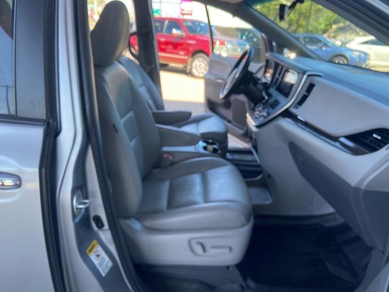 Toyota Sienna Limited Premium 7-Passenger 2017