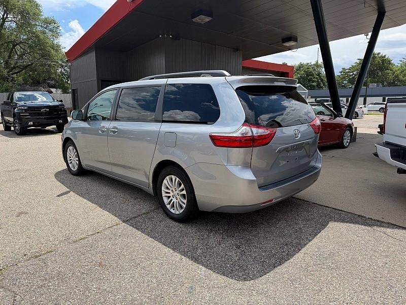 Toyota Sienna Limited Premium 7-Passenger 2017