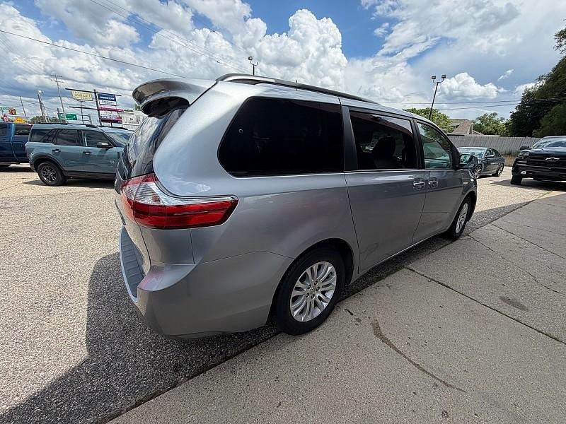 Toyota Sienna Limited Premium 7-Passenger 2017